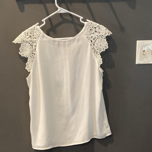 Philosophy size medium pretty lace detailed sleeves great condition blouse - Picture 3 of 5